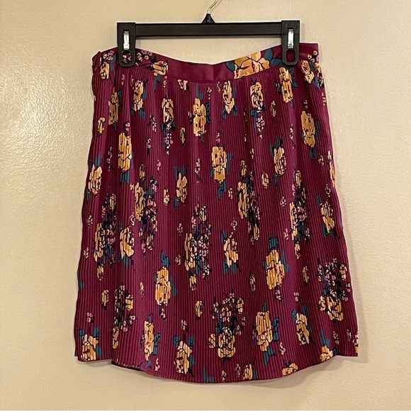 MODCLOTH NWOT Pleated Floral Chiffon Mini Skirt - Picture 5 of 8